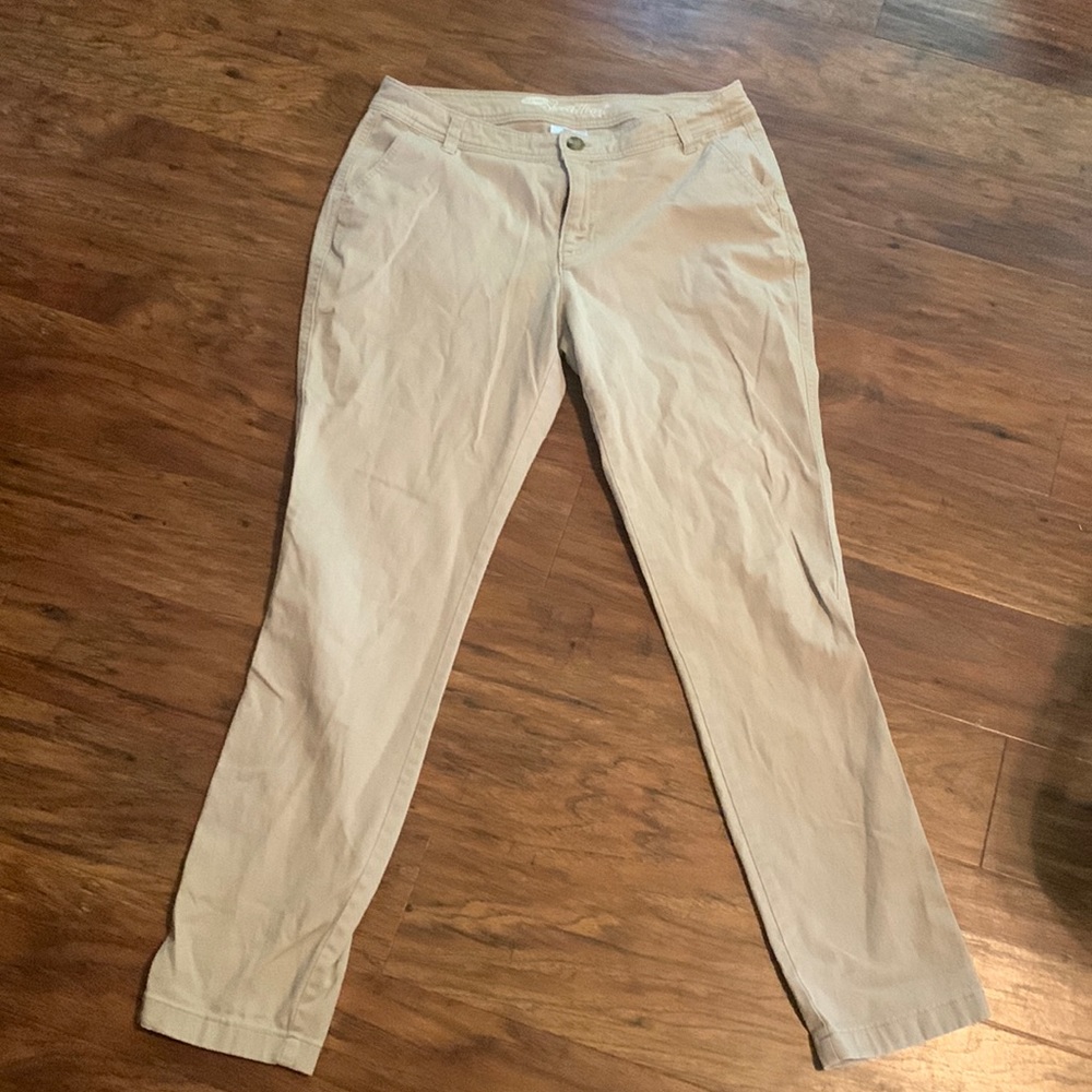 Old Navy Sweetheart Khakis. Size 8